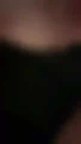 Enfiando os dedos na minha buceta recém-aparada...Os dedos entrando fundo...