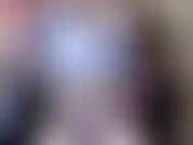 Vibrando meu pequeno clitóris até gozar em meu vestido de domingo de "boa menina".