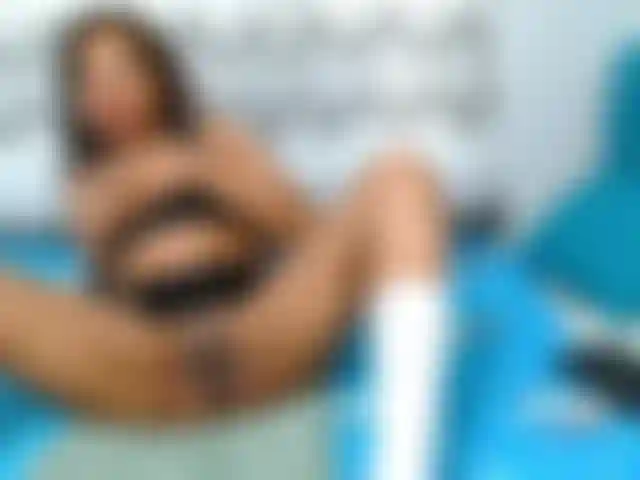 Fazendo gostoso e implorando por mim.