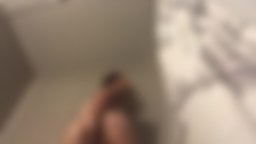 Brinco de bunda no chuveiro.