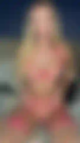 Brinquedo mulherengo de lingerie rosa.