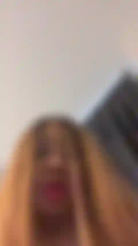 Adoro o sabor da minha bucetinha.