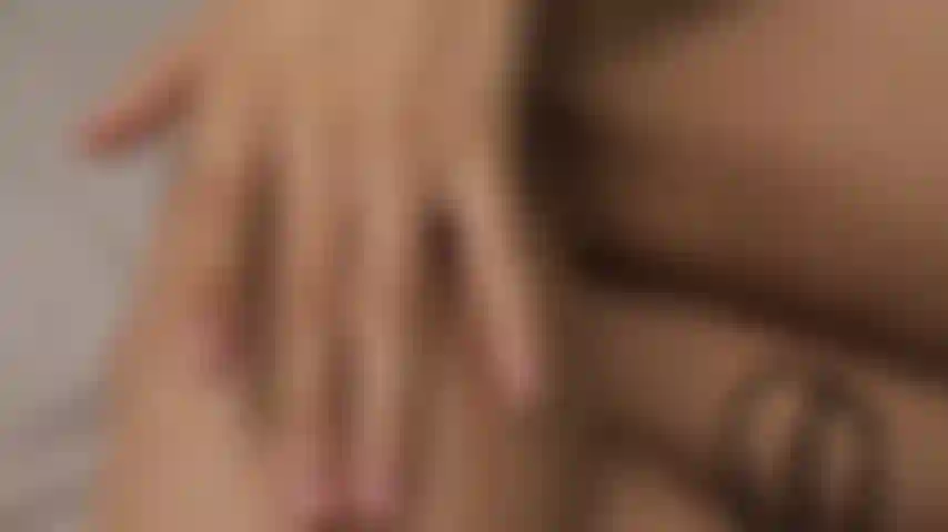 Safada e carinhosa são algumas das palavras que uso para me descrever.