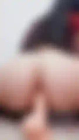 Tão enfiada na minha bunda com meu grande vibrador.