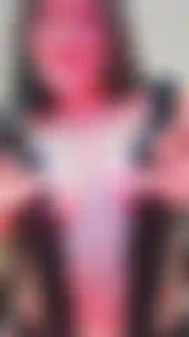 Brincando com mamilos duros.