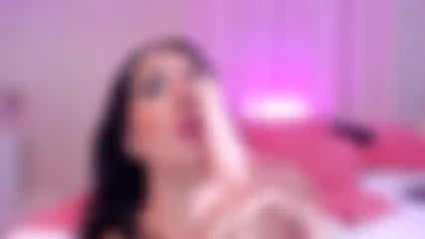 Briana e um boquete bem sujo e desleixado, vejo a saliva dela escorrer.