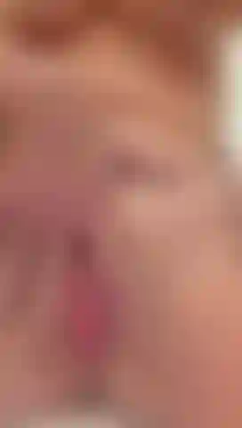 Vem se juntar a mim nas férias num enorme chuveiro com um chuveirinho muito potente! Quer adivinhar quantas vezes eu gozei?