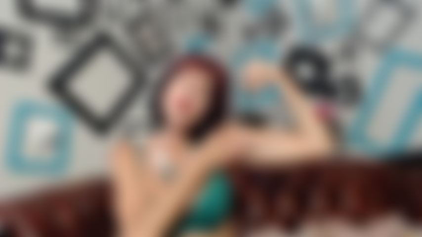 Flexionando em topless.