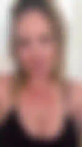 JOI fresh faced out of the shower with countdown