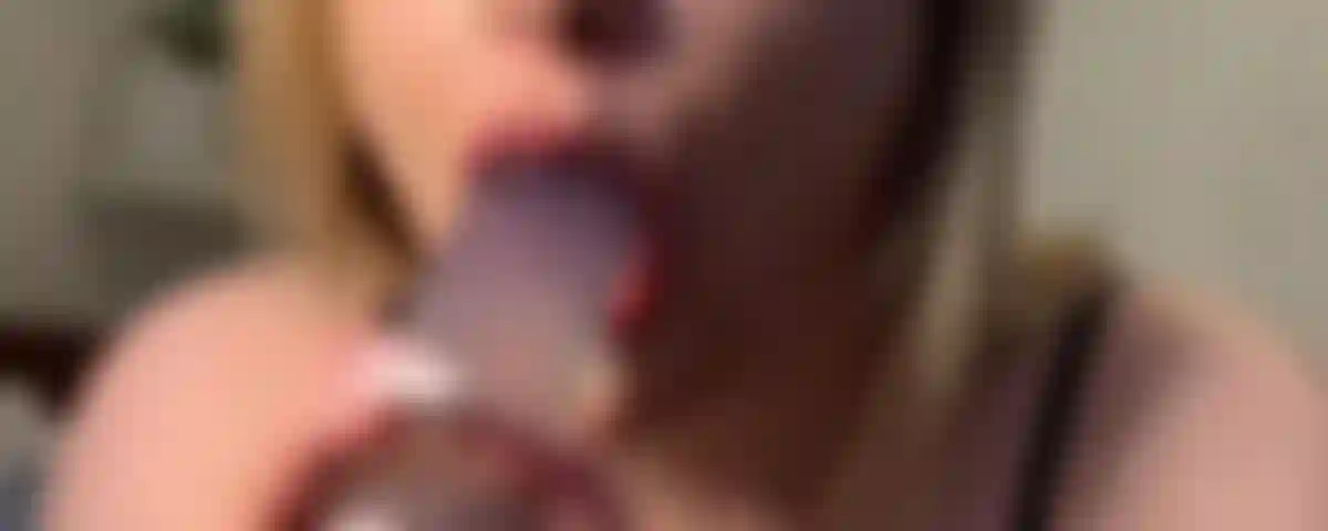 Chupando e engasgando meu vibrador para @deadlywisdom .. Aproveite papai!