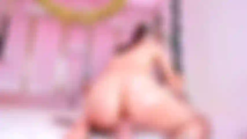 Quero cavalgar seu pau delicioso até ele explodir de prazer dentro da minha bucetinha molhada.