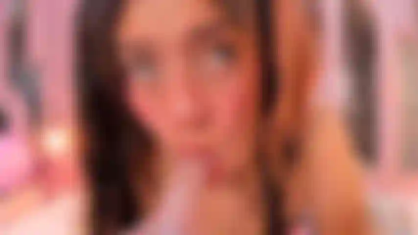 Minha boca quer ter seu pau dentro, enchê-lo de saliva e te deixar tão excitada que você me fode com tanta força até me borrifar com todo seu leite.