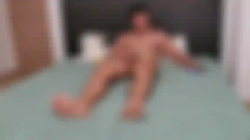 Fumando e atirando minha carga enquanto você adora meus pés.