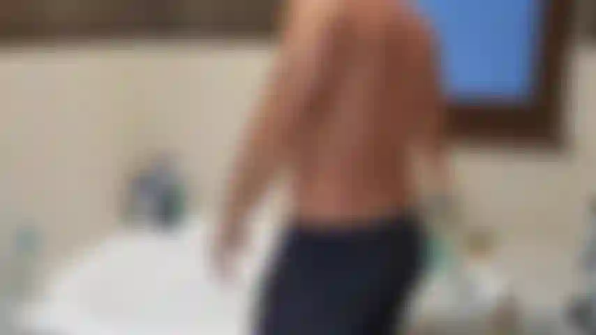 Estava prestes a tomar banho depois do treino e tive uma ideia melhor.