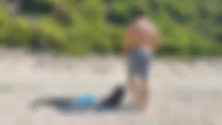 Me instalando na praia de nudismo.