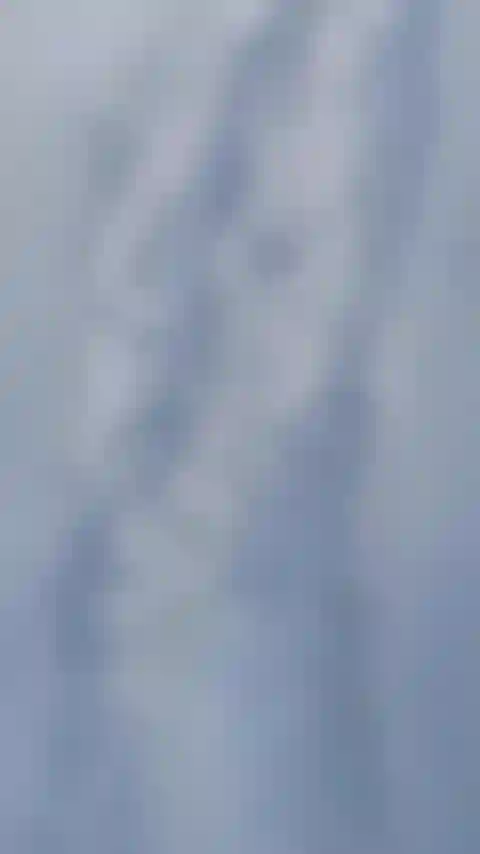 Minha roupa preta neste branco.