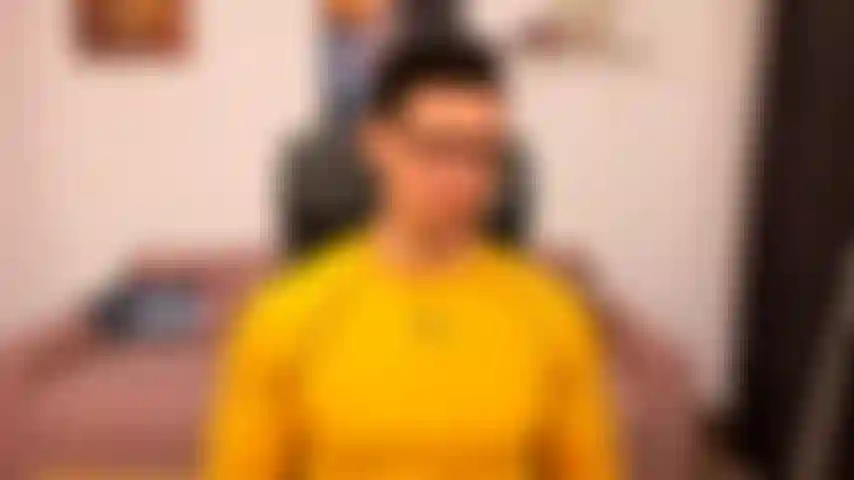 Rindo de seu pênis pequeno!