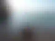 Relaxando em uma pequena praia.