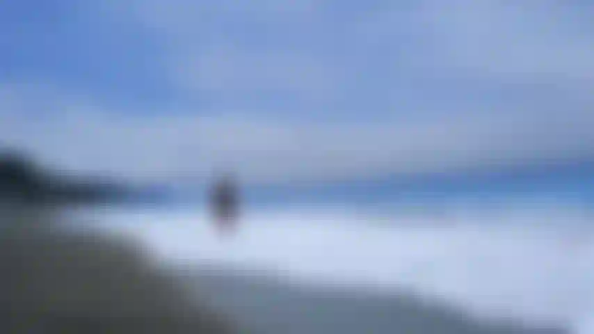 Caminhando nu em uma das praias mais bonitas que já vi.
