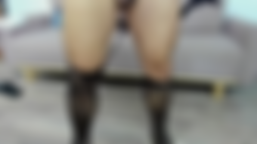 Usando meias pretas transparentes femininas :).