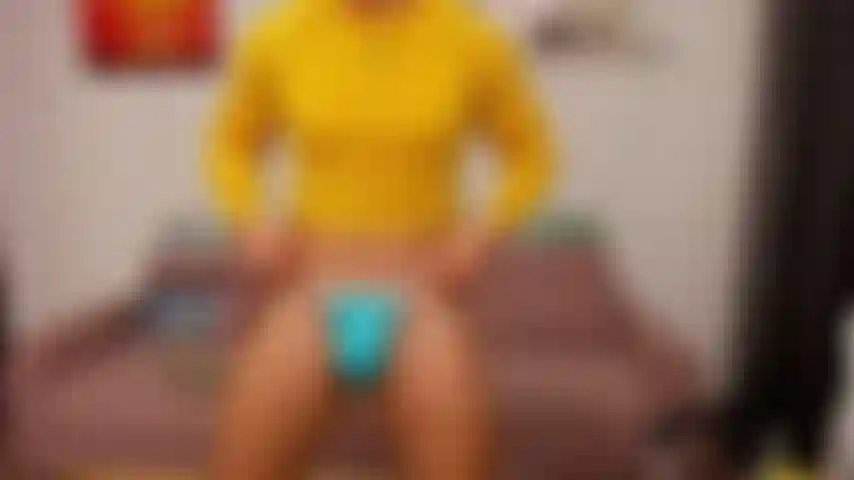 Me exibindo com minha jockstrap azul, me masturbando, mostrando minha bunda por trás.