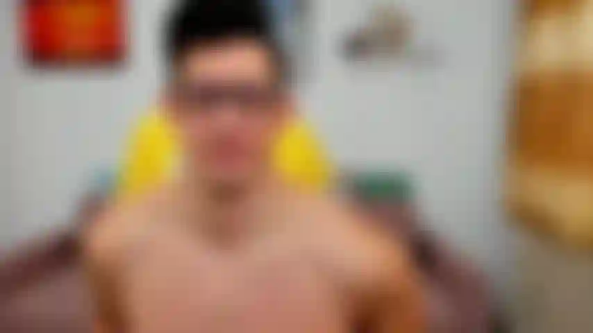Me masturbando, mostrando meu pau, falando sacanagem, quicando aquelas bolas grandes.