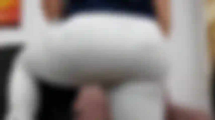 Exibindo minha bunda de moletom, conversa suja, dominação.