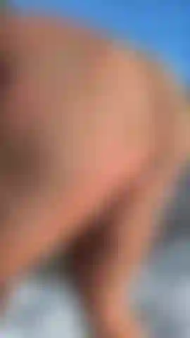 Você brincaria com essa bunda arenosa?