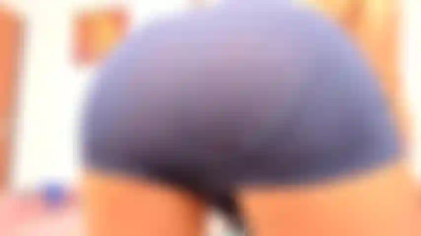 Batendo na minha bunda na minha boxer.