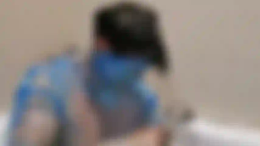 Tomando banho para lavar a tinta corporal do meu corpo.