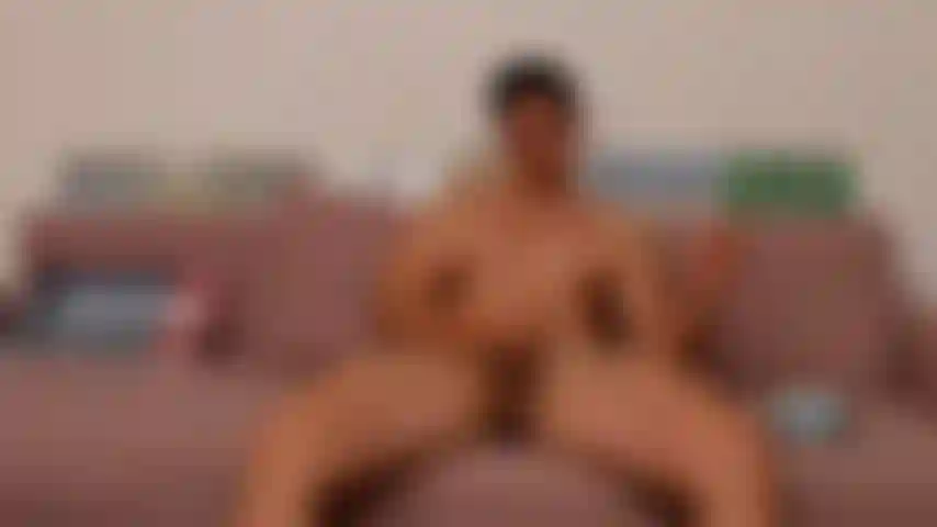 Fumando um cigarro e brincando comigo mesmo.