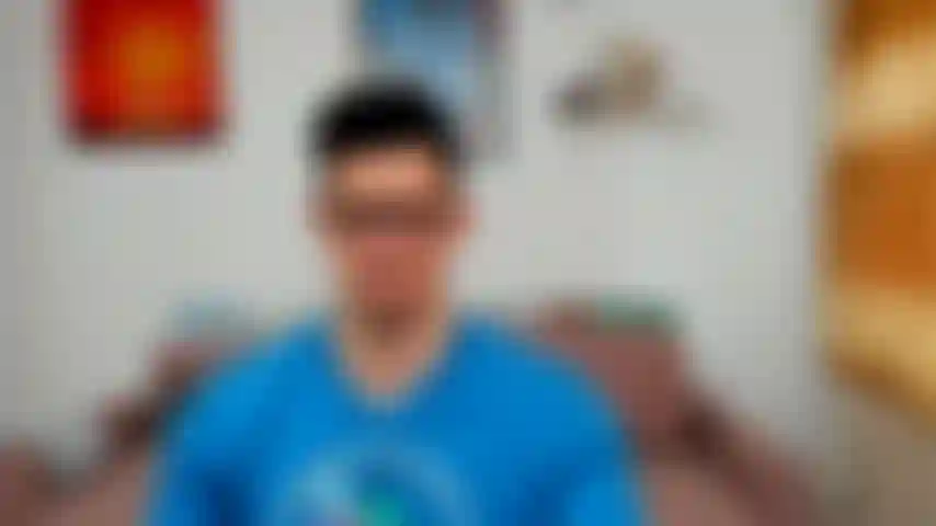 Me exibindo em duques margaridas e depois masturbando meu pau.