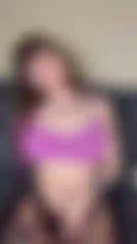 A filhinha do papai dá cabeça desleixada.