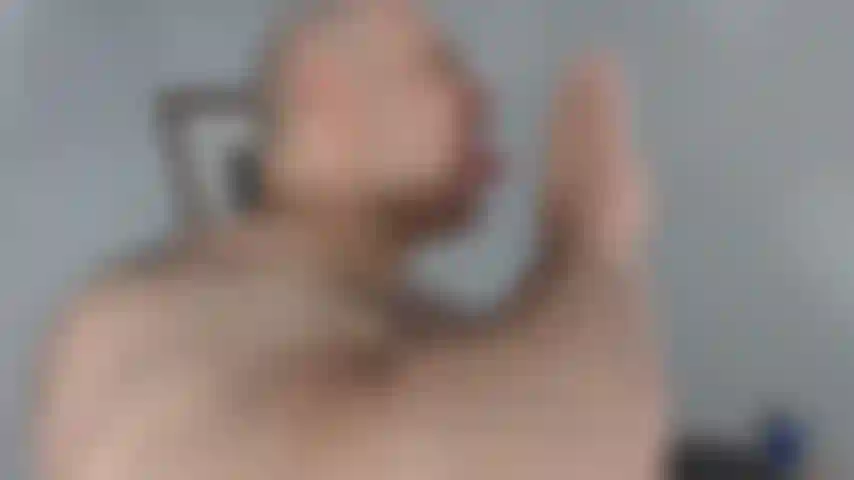 Assista BullMuscleJoe mostrar o quanto ele adora oral e depois se exibir flexionando para seus prazeres!