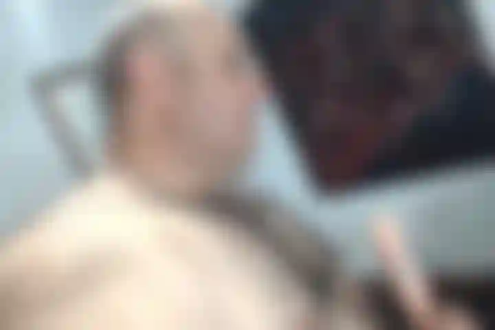 Aproveite o amor de BullMuscleJoe pela ação oral enquanto ele mostra seus talentos com seu brinquedo!