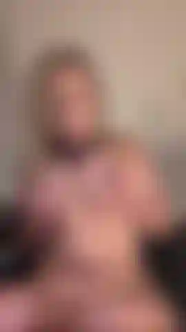 Spread that pussy on the sofa, dildo fuck until im dripping wet and squirt.
