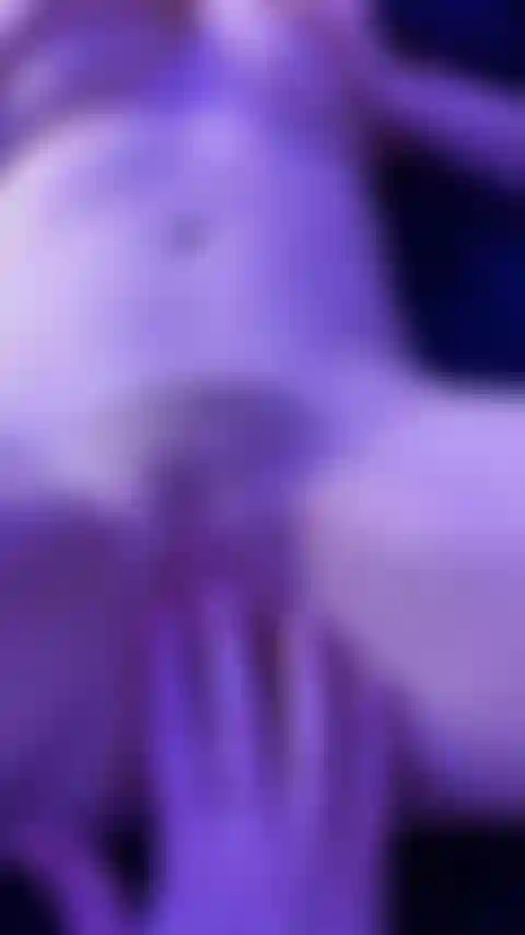 Levando uma pancada no dedo.