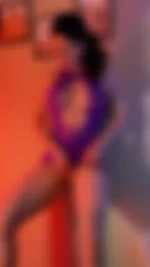 Gozando em pé com meu novo vibrador de coelho.