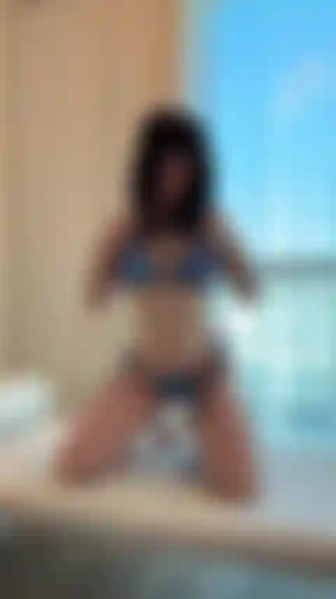 Tirando meu biquíni.