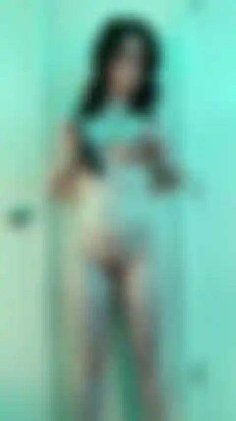 Gozando forte com meu vibrador em pé.