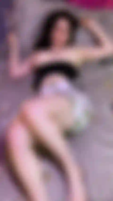 Me contorcendo na cama.