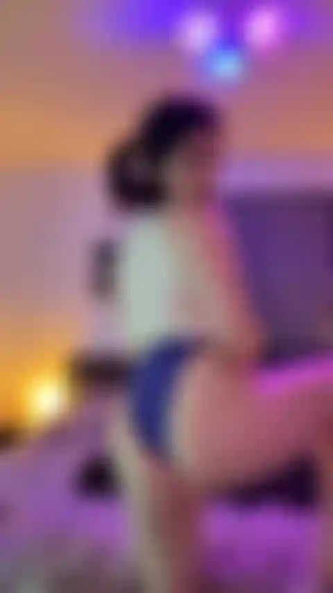 Não pare de acariciar seu pau.