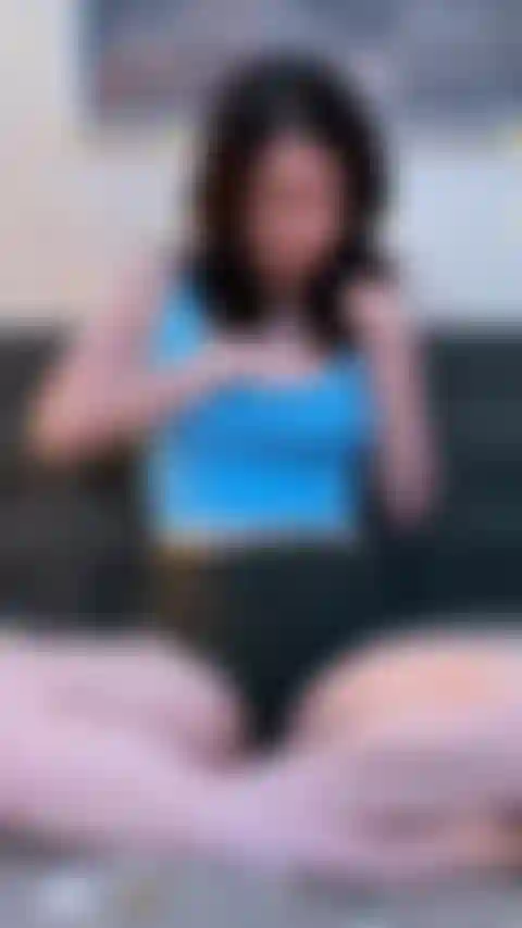 Venha chupar meus peitinhos.