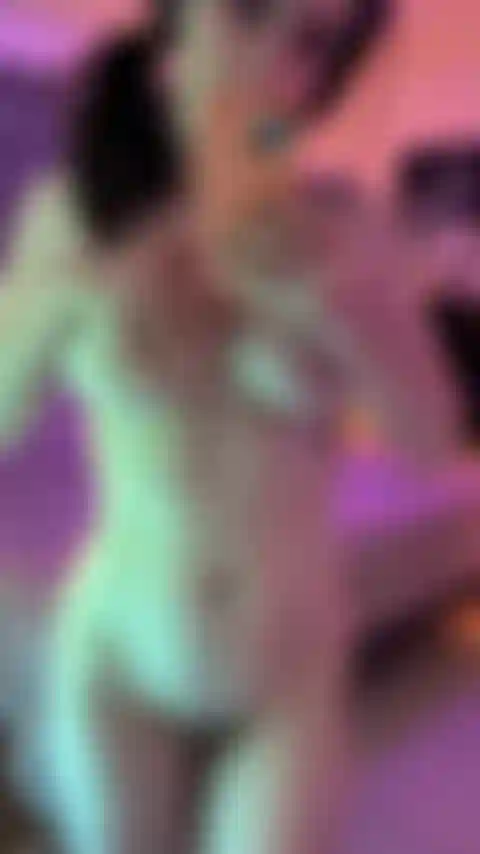 Espelho provoca com dedilhado.