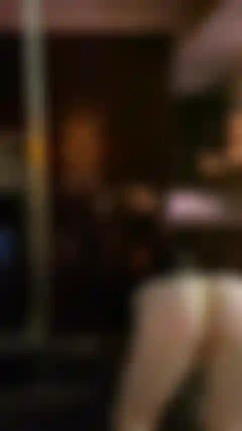 Me fodendo na frente do espelho.