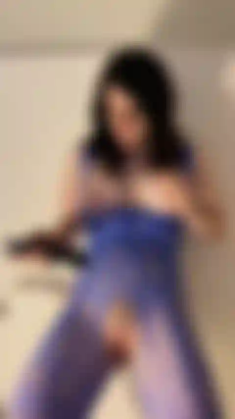 Vibrando na beira da banheira.