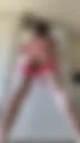 Fodendo meu vibrador enorme na geladeira.