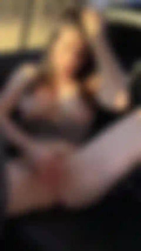 Mas estava com tanto tesão que tive que encontrar um lugar para terminar.