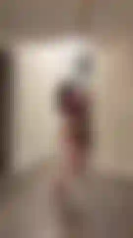 Tentando meus movimentos no poste de stripper.