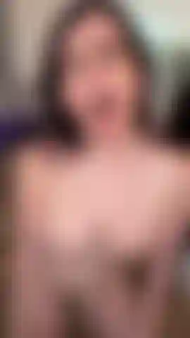 Contato visual, boca e brincadeira de língua